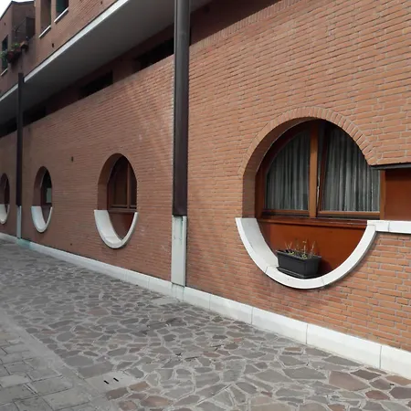 Orange Casanova - Fibre-optic Internet And Garden Apartment Venice
