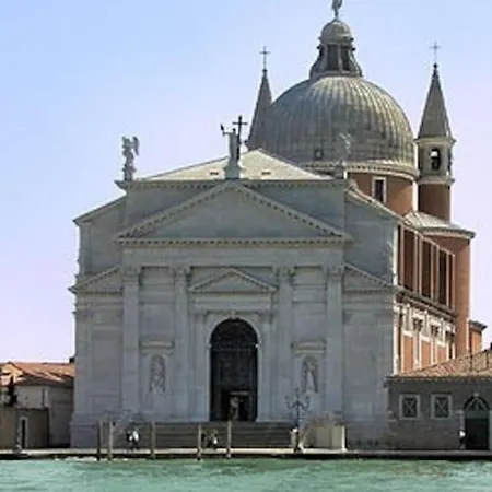 Orange Casanova - Fibre-optic Internet And Garden Apartment Venice