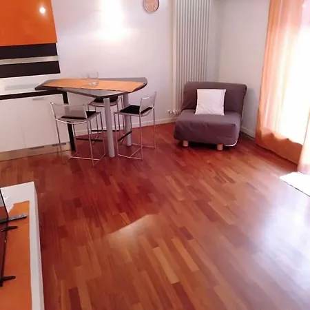 Orange Casanova - Fibre-optic Internet And Garden Apartment *