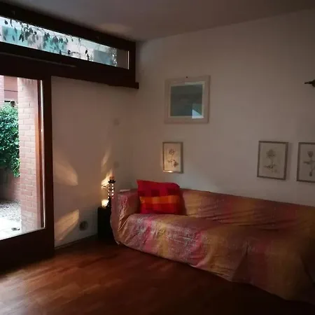 Orange Casanova - Fibre-optic Internet And Garden Apartment *